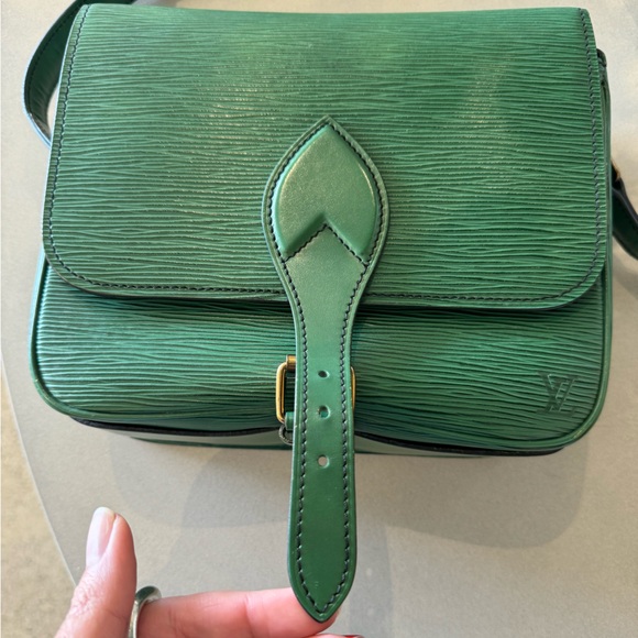 Louis Vuitton Cartouchiere Handbag Epi Leather MM in green color - Picture 8 of 10